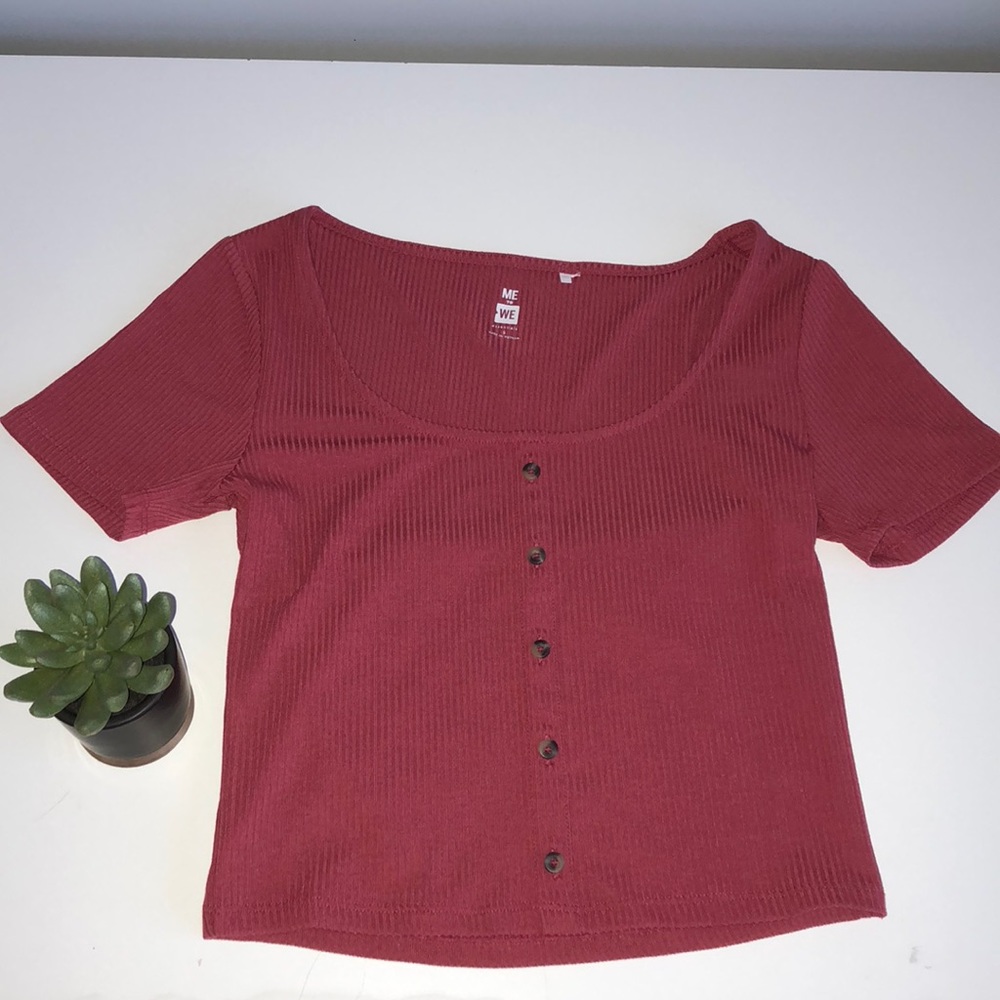 Cute crop top with fake buttons from pacsun!